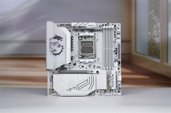 高颜值银白刀锋！微星MPG B850M EDGE TI MAX WIFI图赏