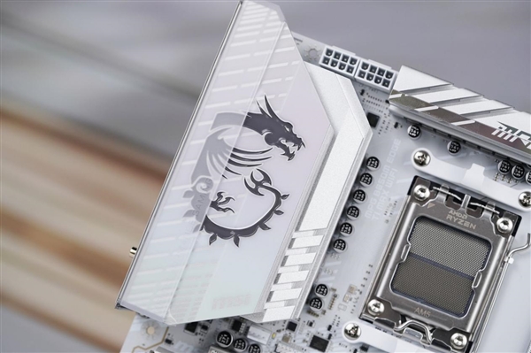 高颜值银白刀锋！微星MPG B850M EDGE TI MAX WIFI图赏