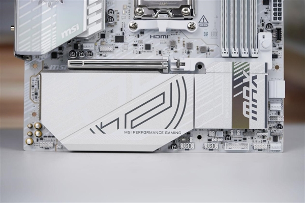 高颜值银白刀锋！微星MPG B850M EDGE TI MAX WIFI图赏