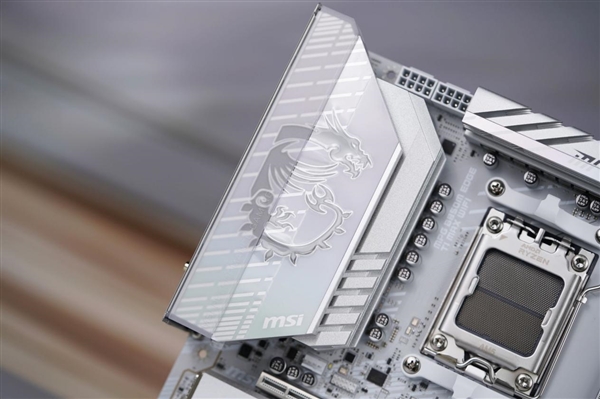 高颜值银白刀锋！微星MPG B850M EDGE TI MAX WIFI图赏