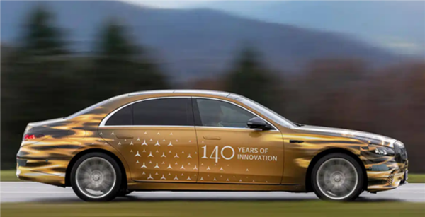 奔驰史上最先进轿车登场！新款S级官宣29号发布：超2700个零件升级