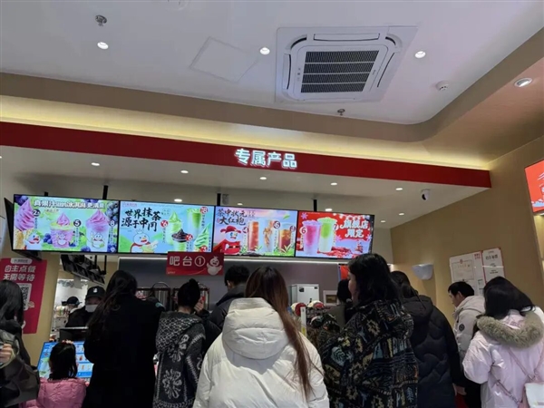 砸800万开一家旗舰店 蜜雪冰城可能有事瞒着我!