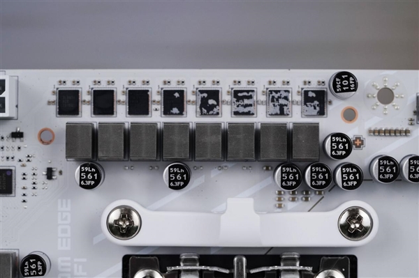 高颜值银白刀锋！微星MPG B850M EDGE TI MAX WIFI图赏