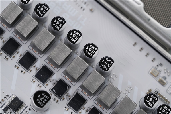 高颜值银白刀锋！微星MPG B850M EDGE TI MAX WIFI图赏