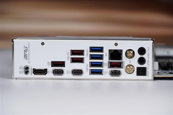 高颜值银白刀锋！微星MPG B850M EDGE TI MAX WIFI图赏