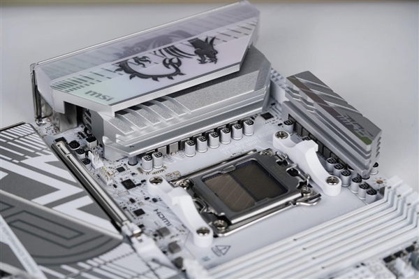 高颜值银白刀锋！微星MPG B850M EDGE TI MAX WIFI图赏