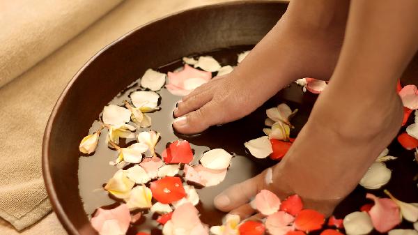 艾草泡脚后脚麻是什么原因