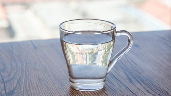 白色羽绒服沾上墨水怎么去除