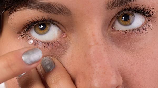 双眼先天性上眼睑下垂