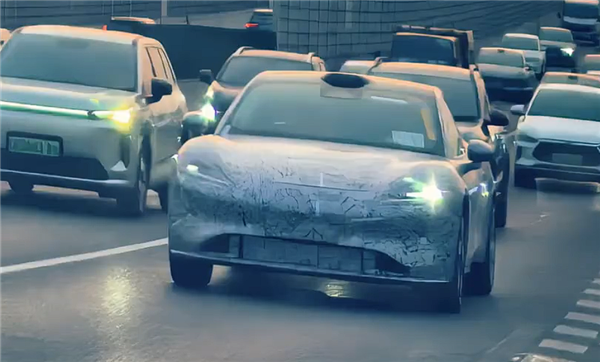 鸿蒙智行尚界Z7实车曝光：设计和保时捷“心有灵犀”