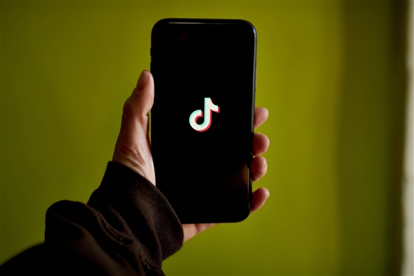 女儿要10元零花钱：结果妈妈“负债”百万