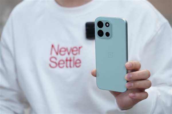 一加手机2025年销量增速位居行业第一：一加15/Ace 6销量创新高