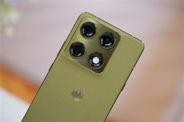 8K轻薄旗舰！联想moto X70 Air Pro图赏