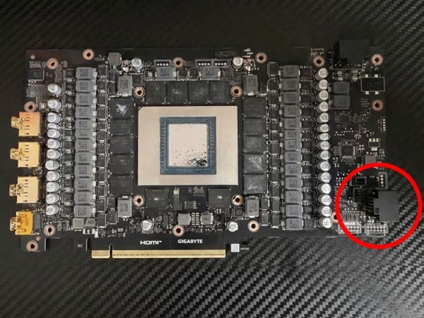 硬核魔改！手搓双12V-2x6接口RTX 5090：成功实现负载均衡