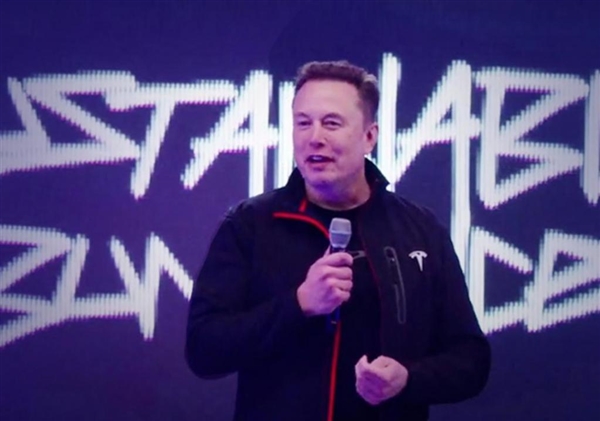 Waymo火车轨道停车 乘客仓惶逃生 马斯克估计要笑醒了