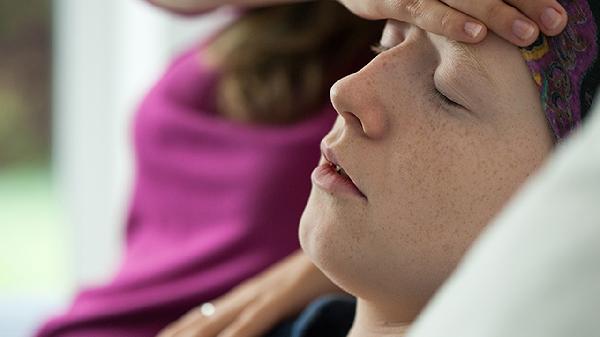 宝宝长牙齿发烧怎么处理