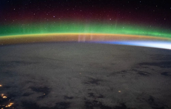 今晨发生地磁暴 中国夜空现绚丽极光